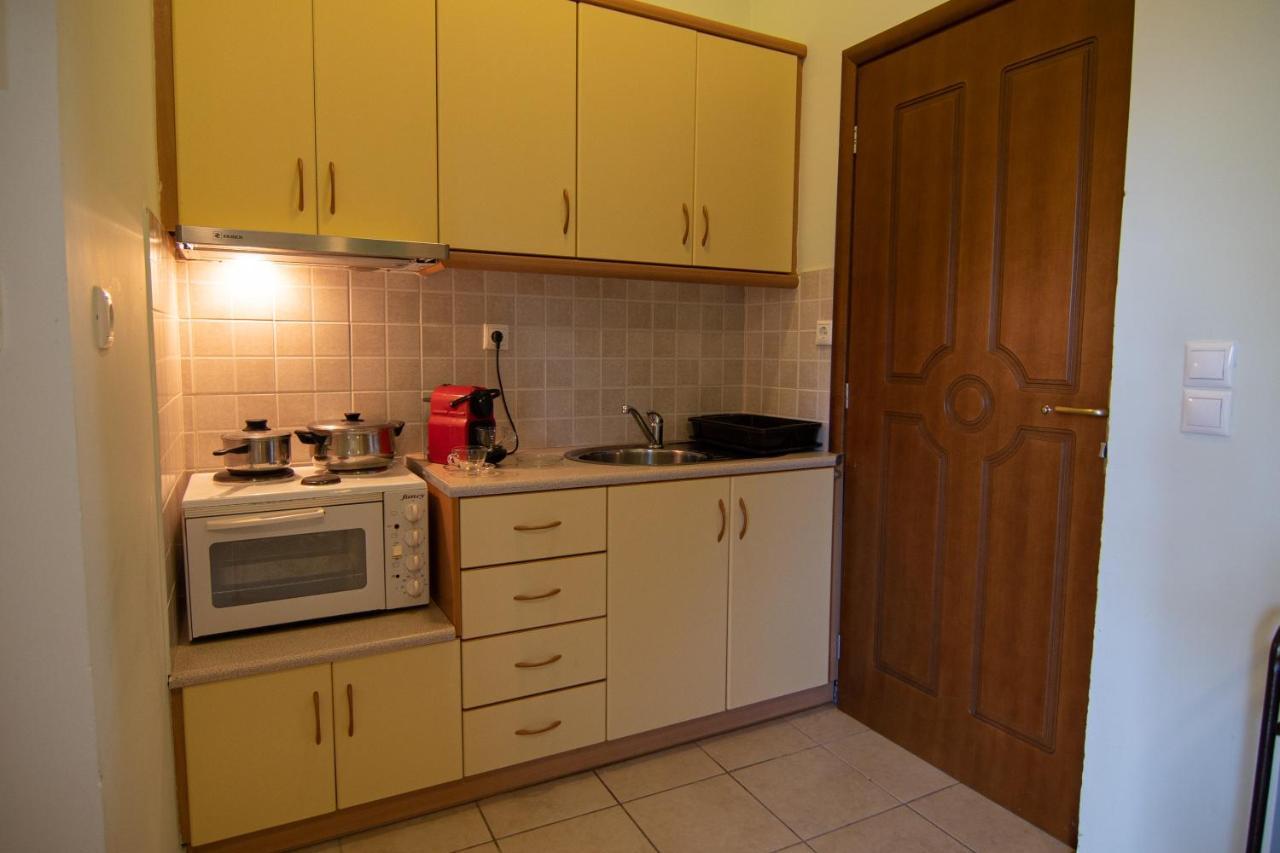 Tsertos Apartments Kamena Vourla Extérieur photo