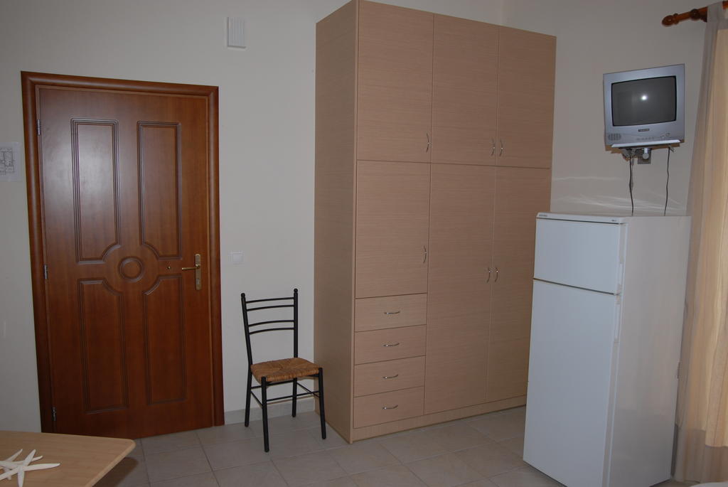 Tsertos Apartments Kamena Vourla Extérieur photo