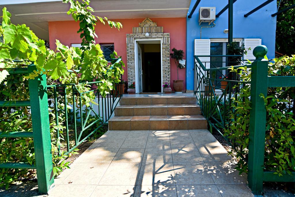 Tsertos Apartments Kamena Vourla Extérieur photo